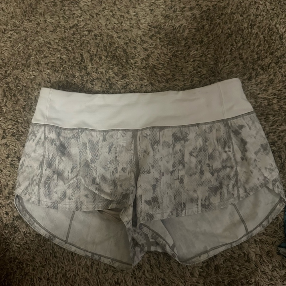 Lululemon speed up Women's Gray Patterned Shorts